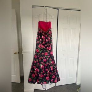 Pink/black rose prom dress. Size 6. Unique, beautiful, and you will stand out!!